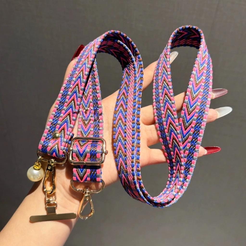 Crossbody Lanyard Neck Strap Case - 長さ調節可能な携帯電話用ストラップ。クロスボディタイプで、カードホルダーとしても使えるネックストラップ。クリップ付きで、携帯電話を首から下げたり、肩からかけたりできる。パールがあしらわれたデザインで、紛失防止にも役立つ。女性向け。